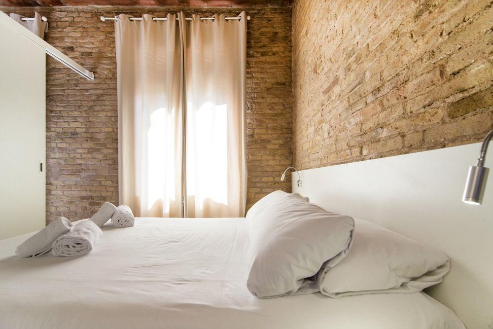 Happy People Sagrada Familia Gaudi Apartment บาร์เซโลนา ภายนอก รูปภาพ