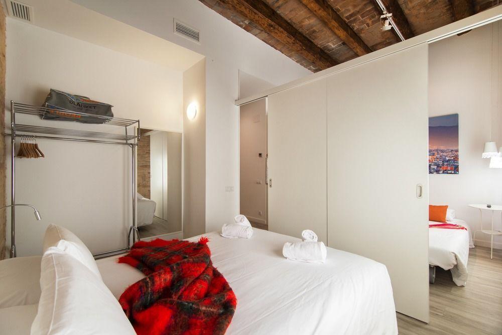Happy People Sagrada Familia Gaudi Apartment บาร์เซโลนา ภายนอก รูปภาพ