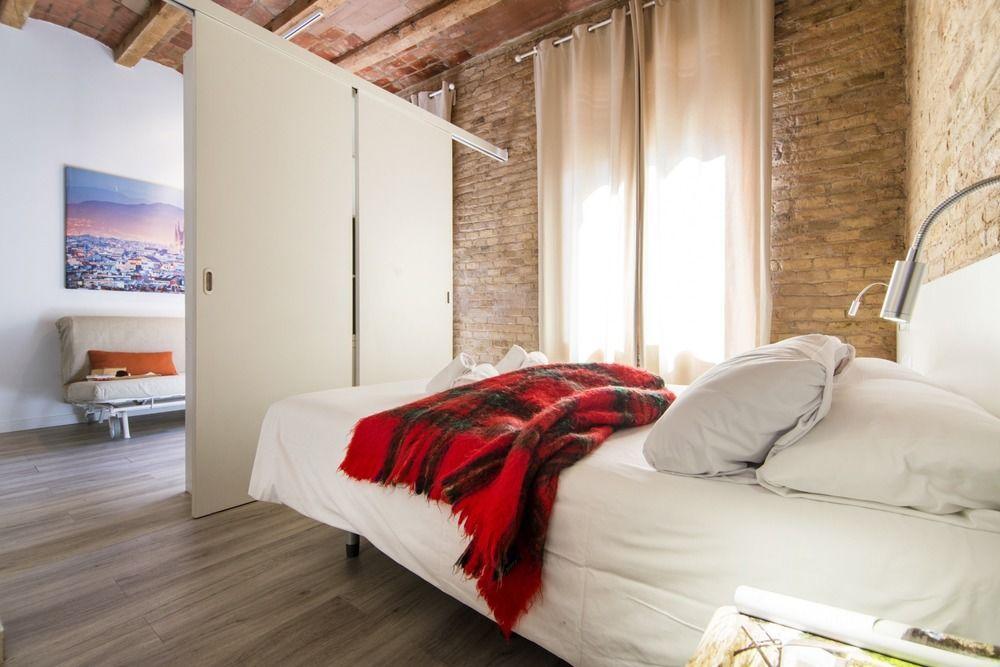 Happy People Sagrada Familia Gaudi Apartment บาร์เซโลนา ภายนอก รูปภาพ