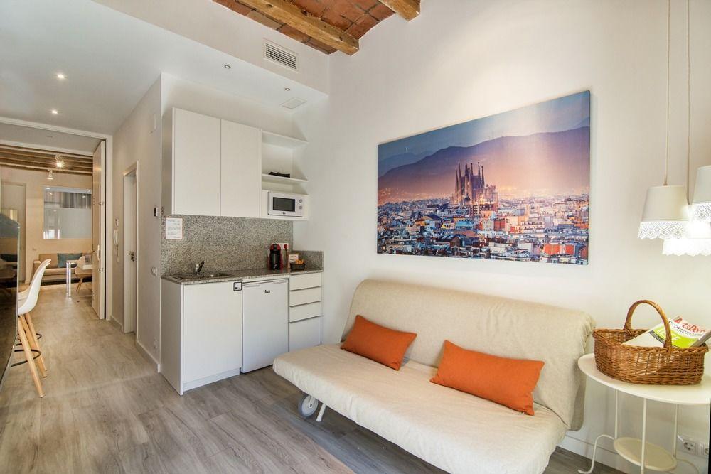Happy People Sagrada Familia Gaudi Apartment บาร์เซโลนา ภายนอก รูปภาพ