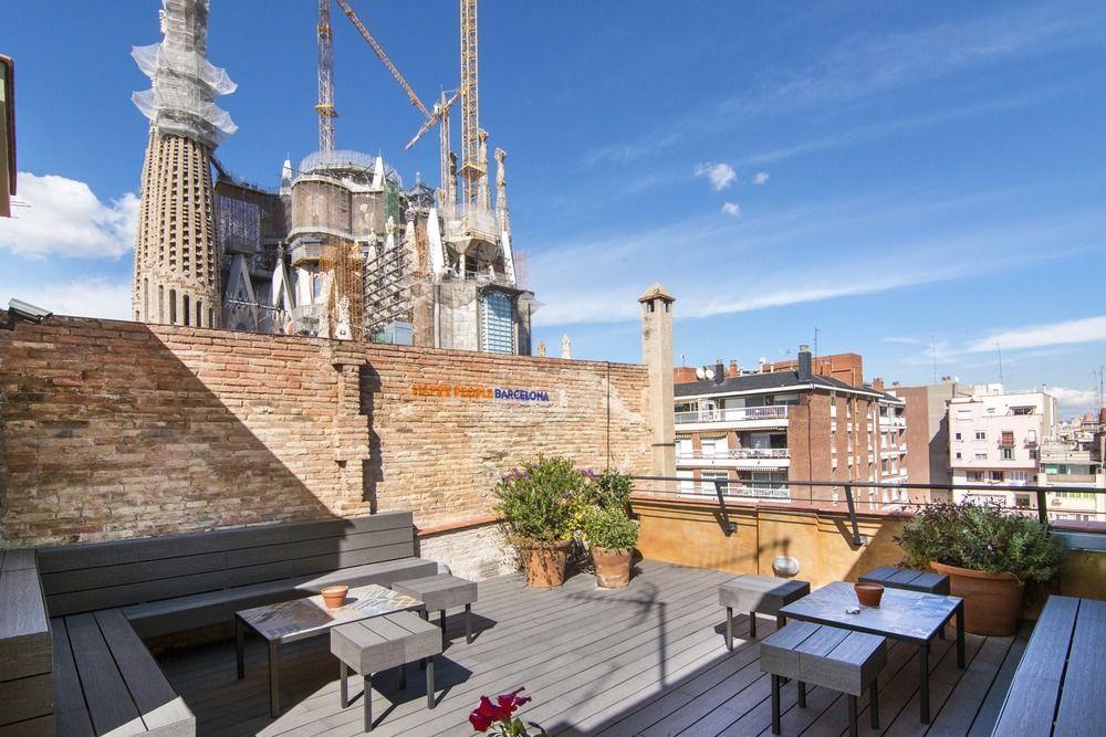 Happy People Sagrada Familia Gaudi Apartment บาร์เซโลนา ภายนอก รูปภาพ