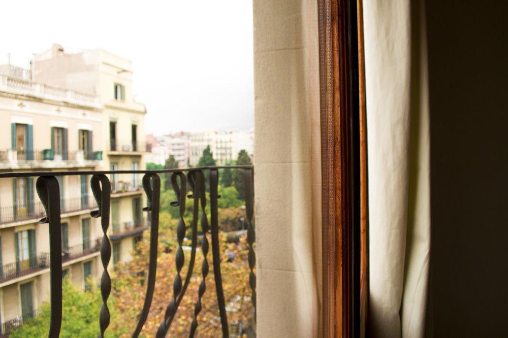 Happy People Sagrada Familia Gaudi Apartment บาร์เซโลนา ภายนอก รูปภาพ