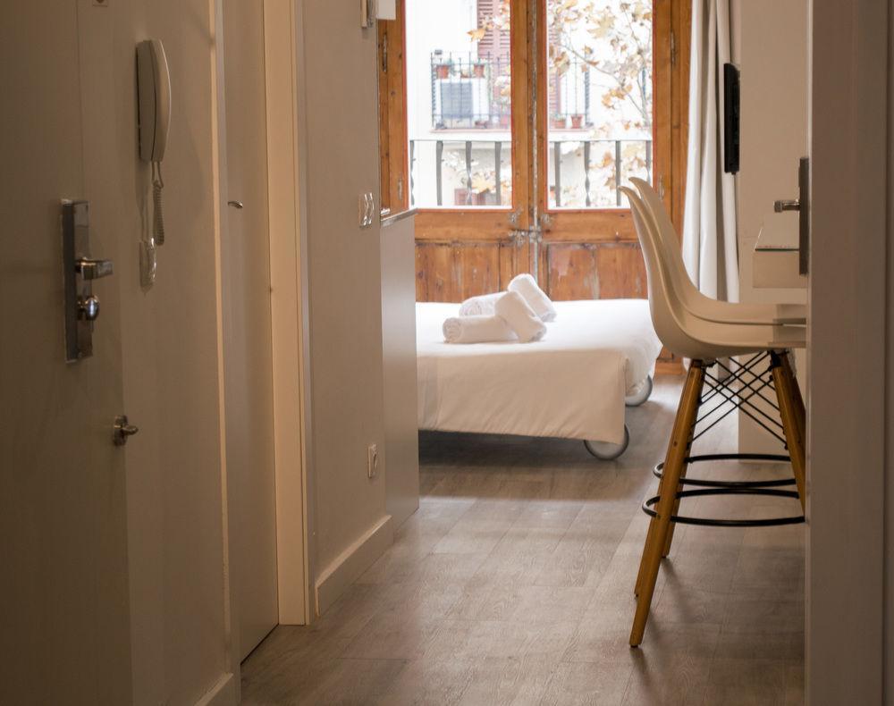 Happy People Sagrada Familia Gaudi Apartment บาร์เซโลนา ภายนอก รูปภาพ