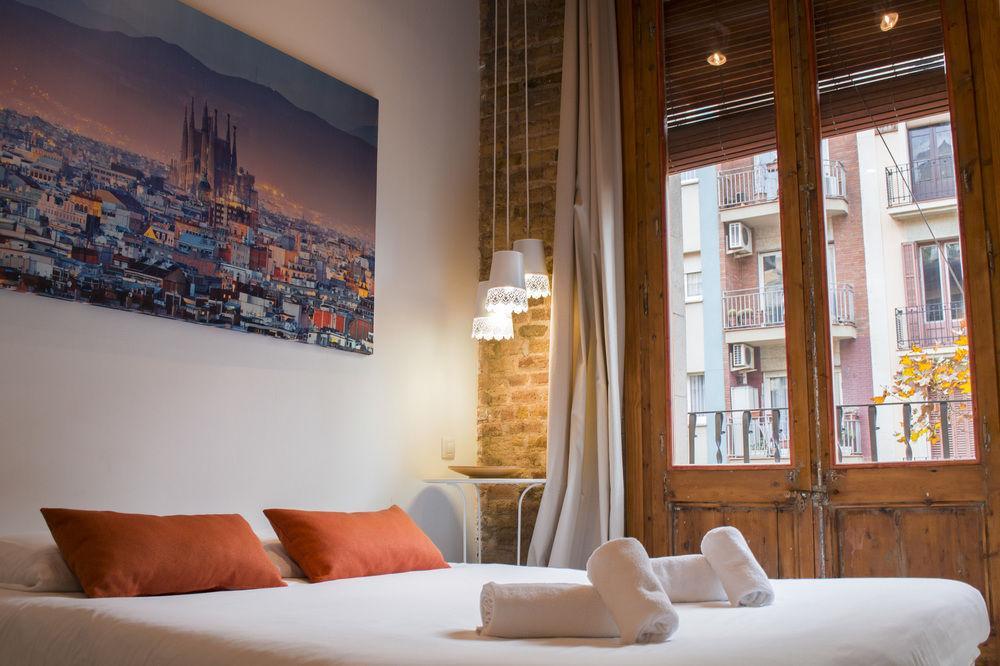Happy People Sagrada Familia Gaudi Apartment บาร์เซโลนา ภายนอก รูปภาพ