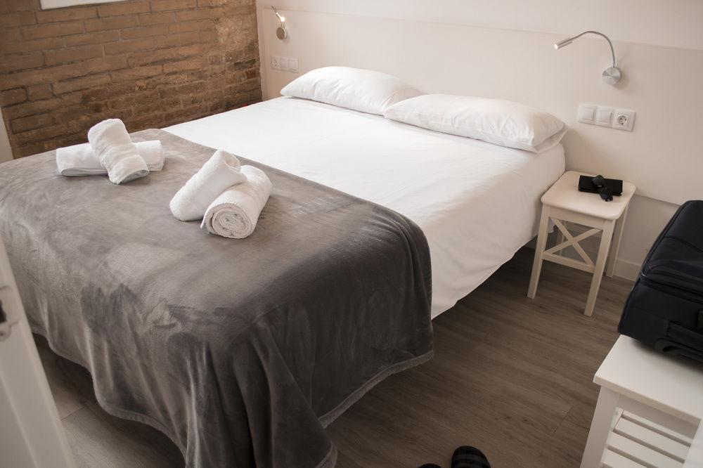 Happy People Sagrada Familia Gaudi Apartment บาร์เซโลนา ภายนอก รูปภาพ
