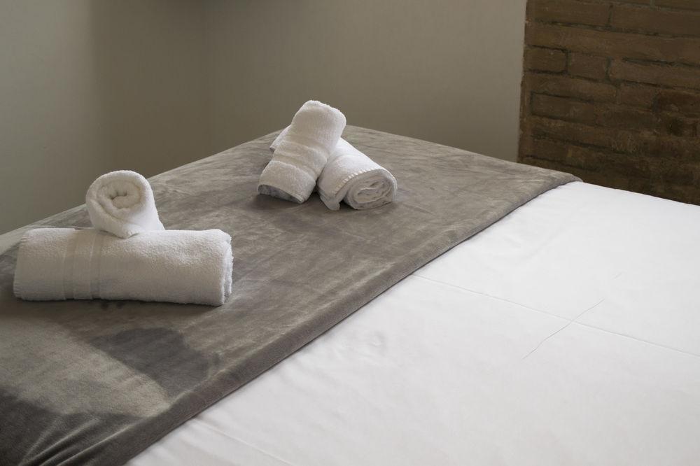 Happy People Sagrada Familia Gaudi Apartment บาร์เซโลนา ภายนอก รูปภาพ