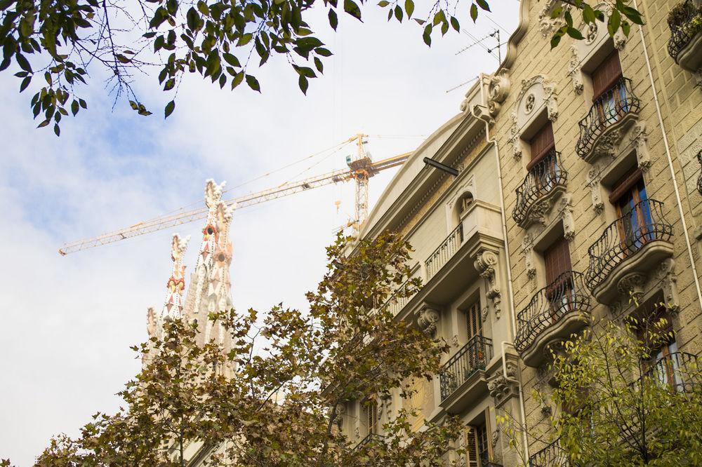 Happy People Sagrada Familia Gaudi Apartment บาร์เซโลนา ภายนอก รูปภาพ