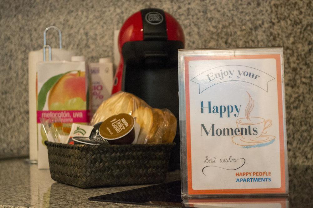 Happy People Sagrada Familia Gaudi Apartment บาร์เซโลนา ภายนอก รูปภาพ