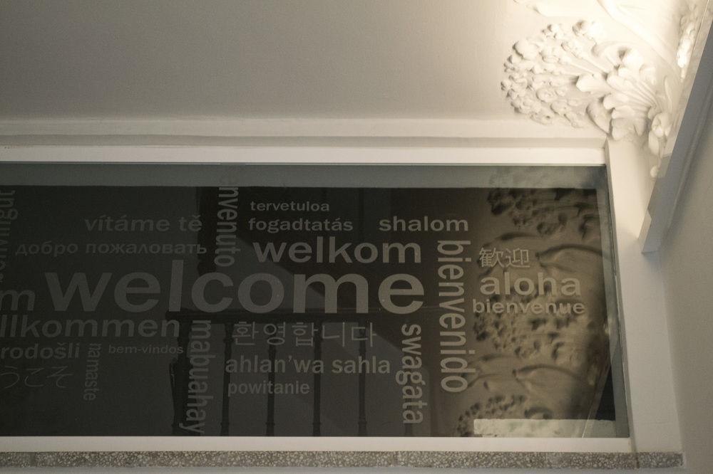Happy People Sagrada Familia Gaudi Apartment บาร์เซโลนา ภายนอก รูปภาพ