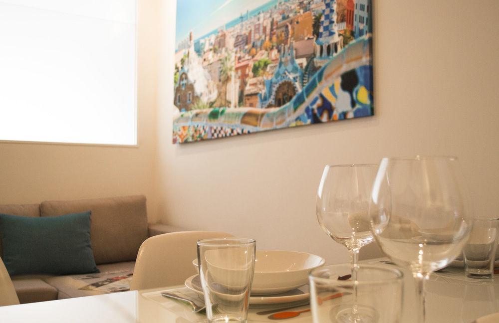 Happy People Sagrada Familia Gaudi Apartment บาร์เซโลนา ภายนอก รูปภาพ