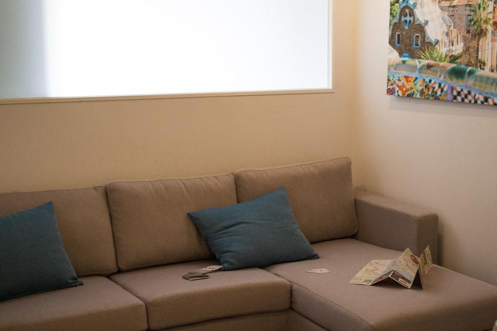 Happy People Sagrada Familia Gaudi Apartment บาร์เซโลนา ภายนอก รูปภาพ