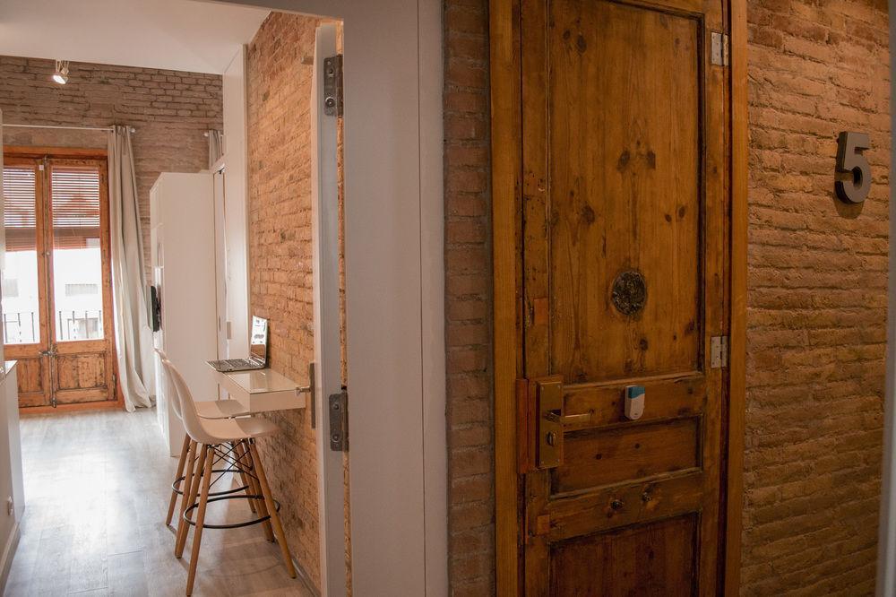 Happy People Sagrada Familia Gaudi Apartment บาร์เซโลนา ภายนอก รูปภาพ