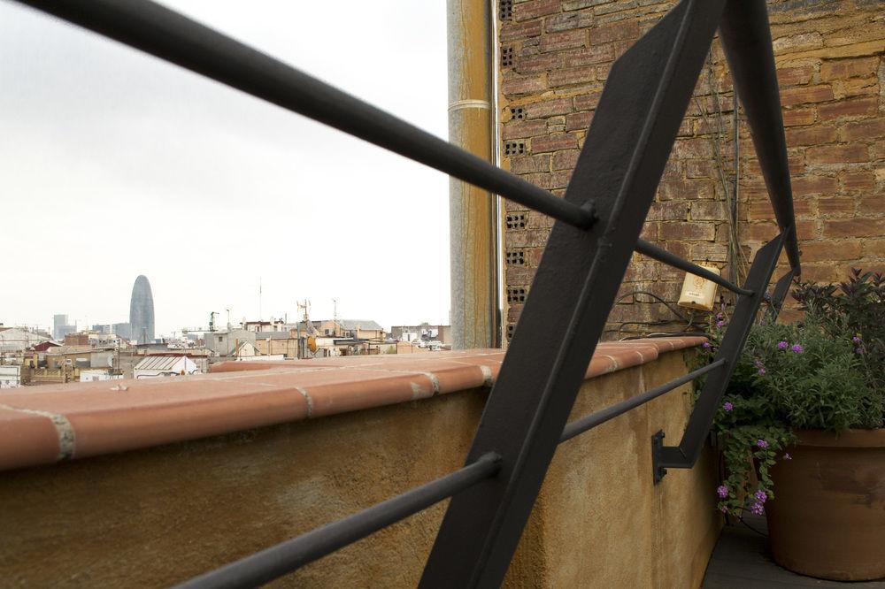Happy People Sagrada Familia Gaudi Apartment บาร์เซโลนา ภายนอก รูปภาพ