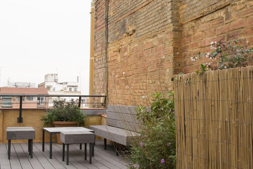 Happy People Sagrada Familia Gaudi Apartment บาร์เซโลนา ภายนอก รูปภาพ
