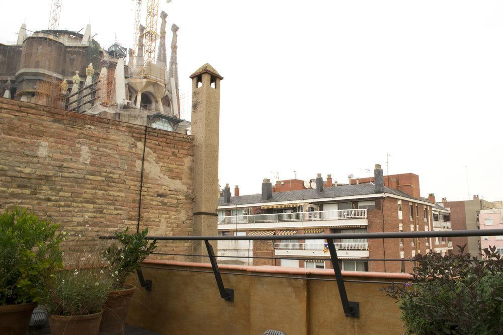 Happy People Sagrada Familia Gaudi Apartment บาร์เซโลนา ภายนอก รูปภาพ