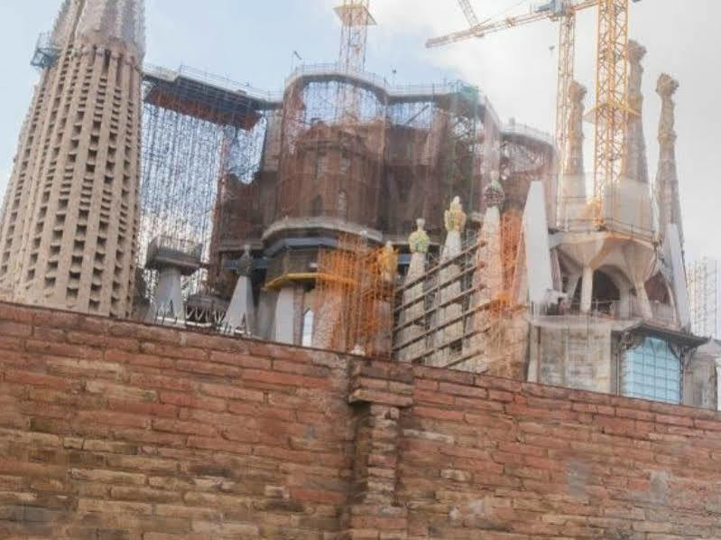 Happy People Sagrada Familia Gaudi Apartment บาร์เซโลนา ภายนอก รูปภาพ