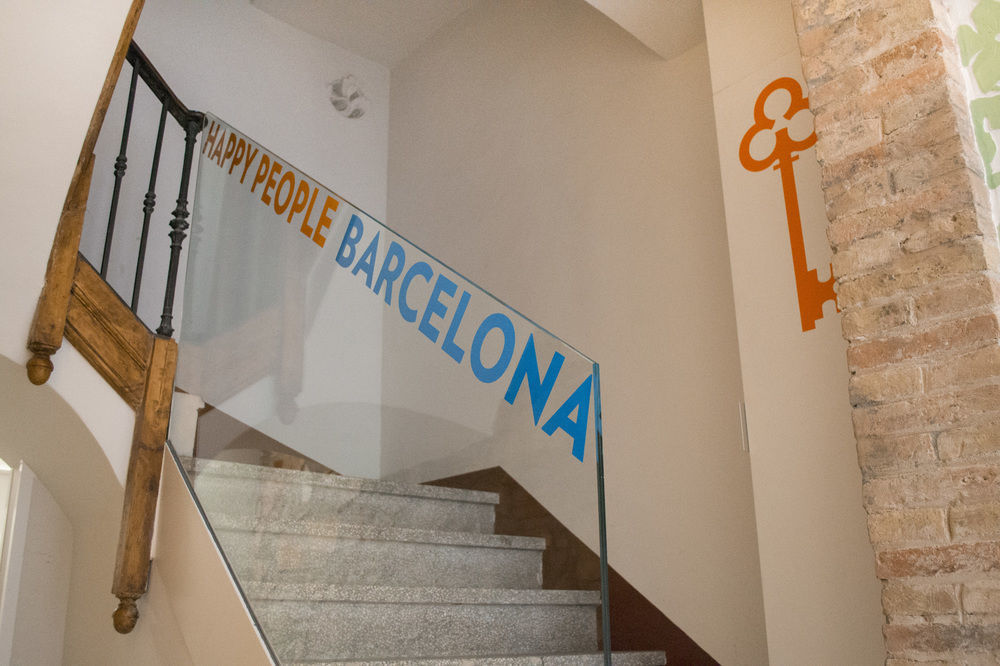 Happy People Sagrada Familia Gaudi Apartment บาร์เซโลนา ภายนอก รูปภาพ