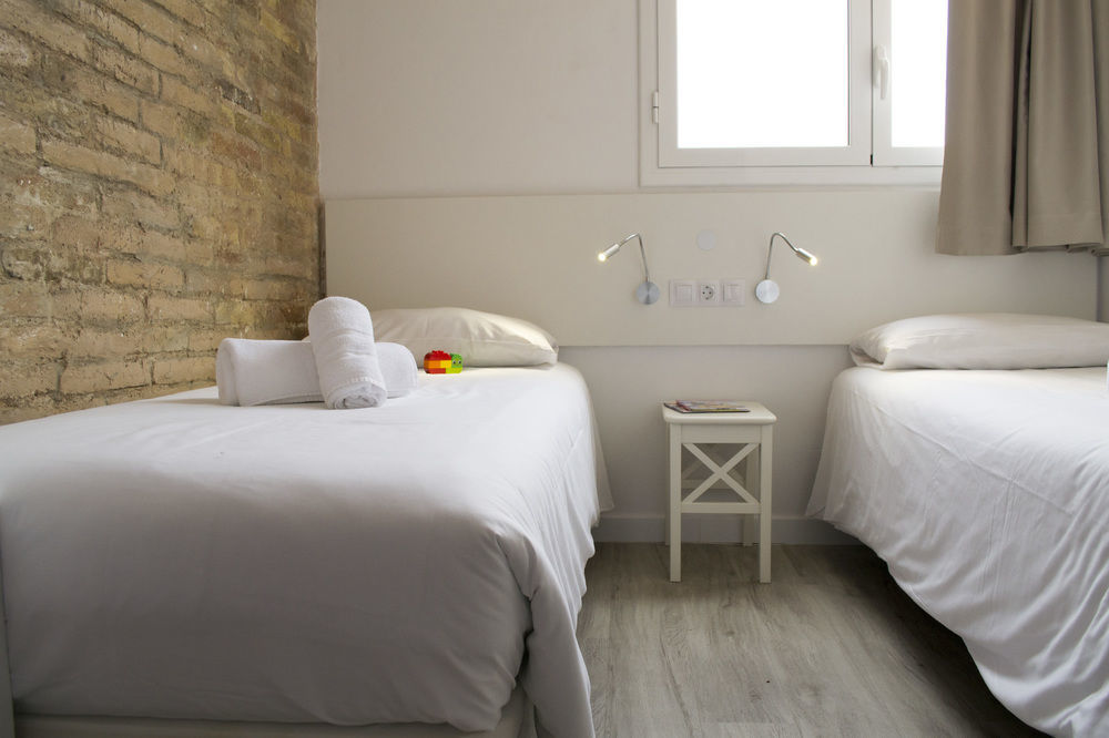 Happy People Sagrada Familia Gaudi Apartment บาร์เซโลนา ภายนอก รูปภาพ