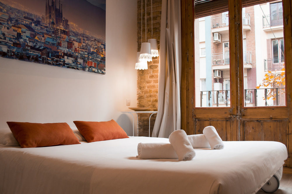 Happy People Sagrada Familia Gaudi Apartment บาร์เซโลนา ภายนอก รูปภาพ